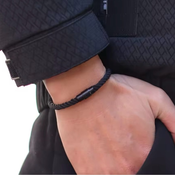 Minimalist Mens Black Rope Bracelet Magnetic Buckle Paracord 7.6” - Picture 1 of 2